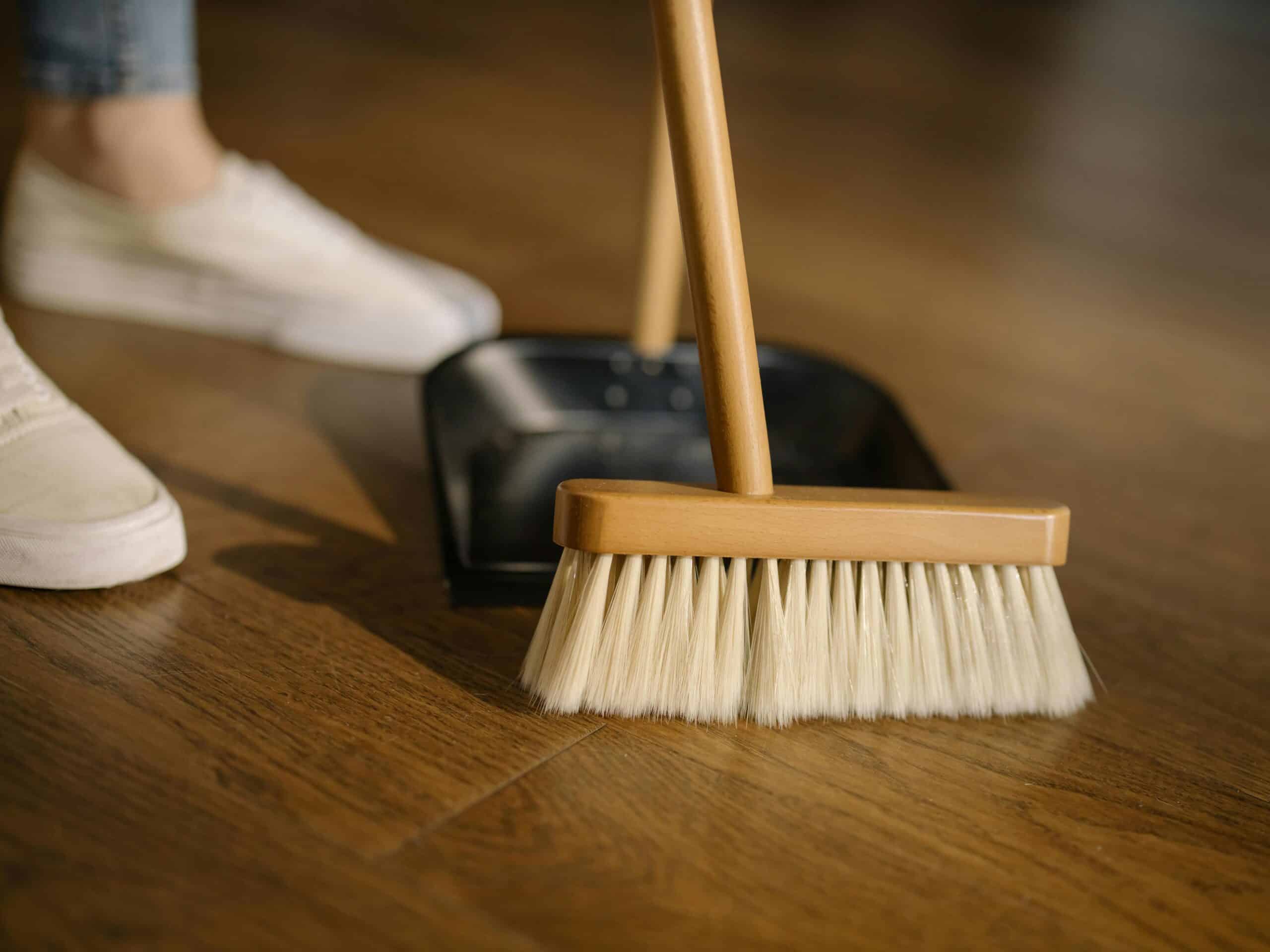 How to Keep Your Student Apartment Clean When Sharing with Roommates
